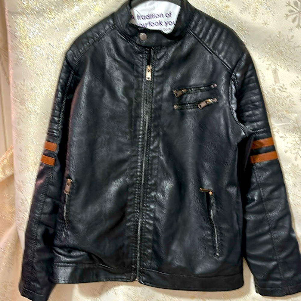 Bleu Grandeur black men’s leather jacket. Brown stripes on each sleeve. Size L